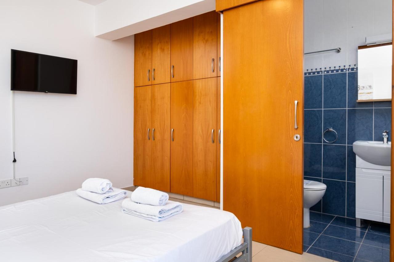 The Saline Views Makenzy Apartment ลาร์นาคา ภายนอก รูปภาพ