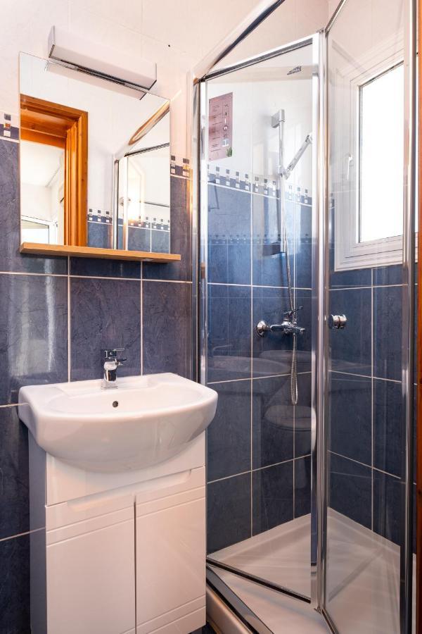 The Saline Views Makenzy Apartment ลาร์นาคา ภายนอก รูปภาพ